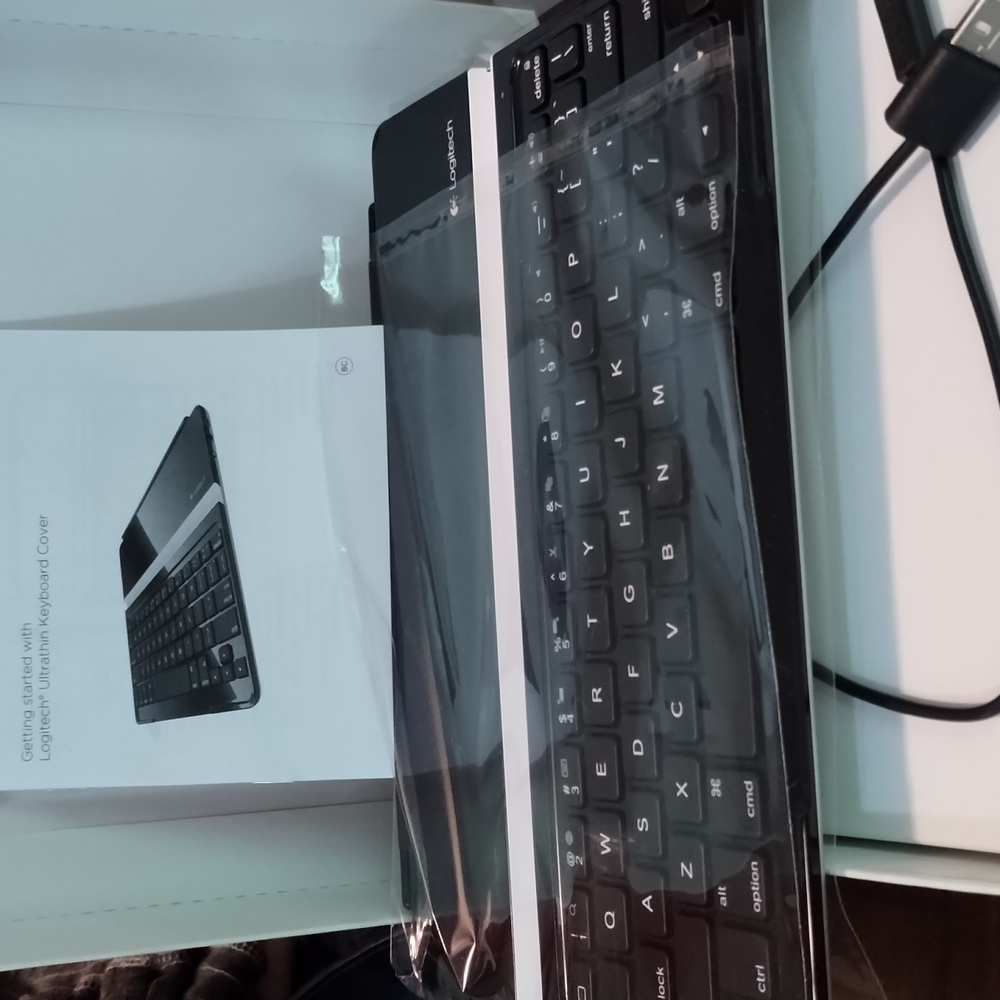 NIB Logitech Keyboard for Tablet - Picture 2 of 3